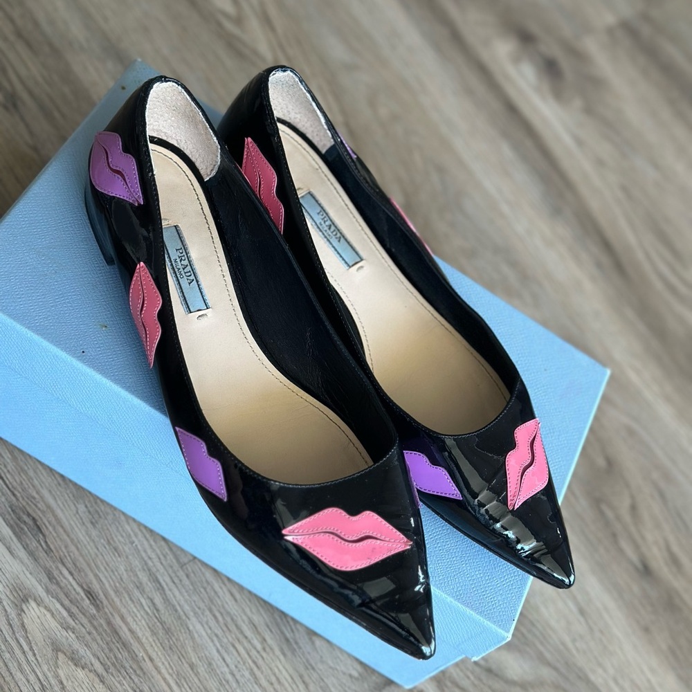 PRADA PATENT LEATHER PRINTED FLATS size 40(9.5 US)